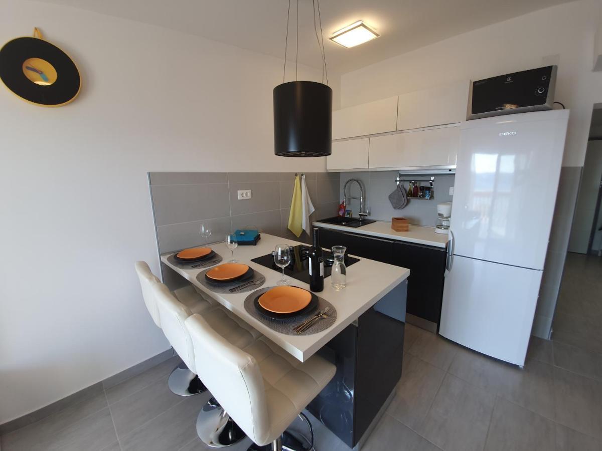 Comfortable Family Apt Iris 20M From Beach In Мандре Екстериор снимка