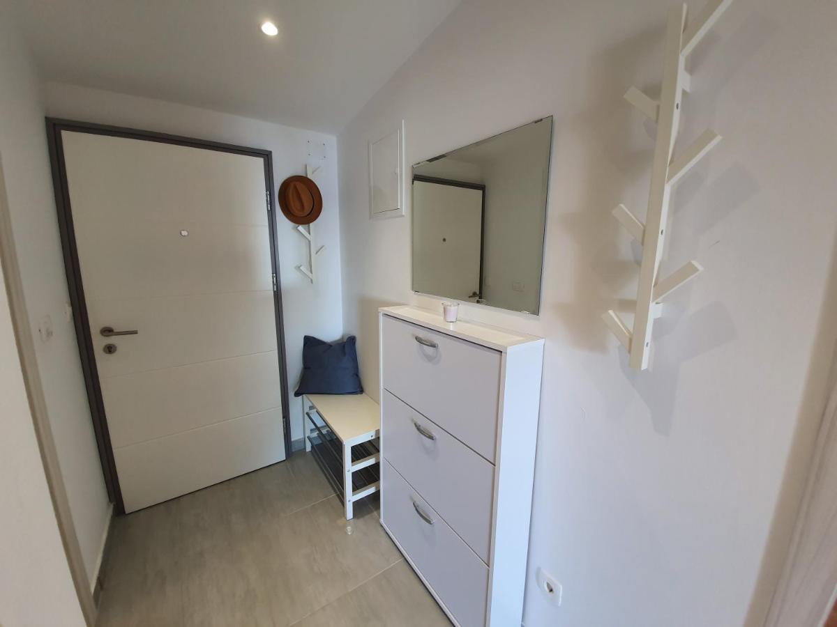 Comfortable Family Apt Iris 20M From Beach In Мандре Екстериор снимка