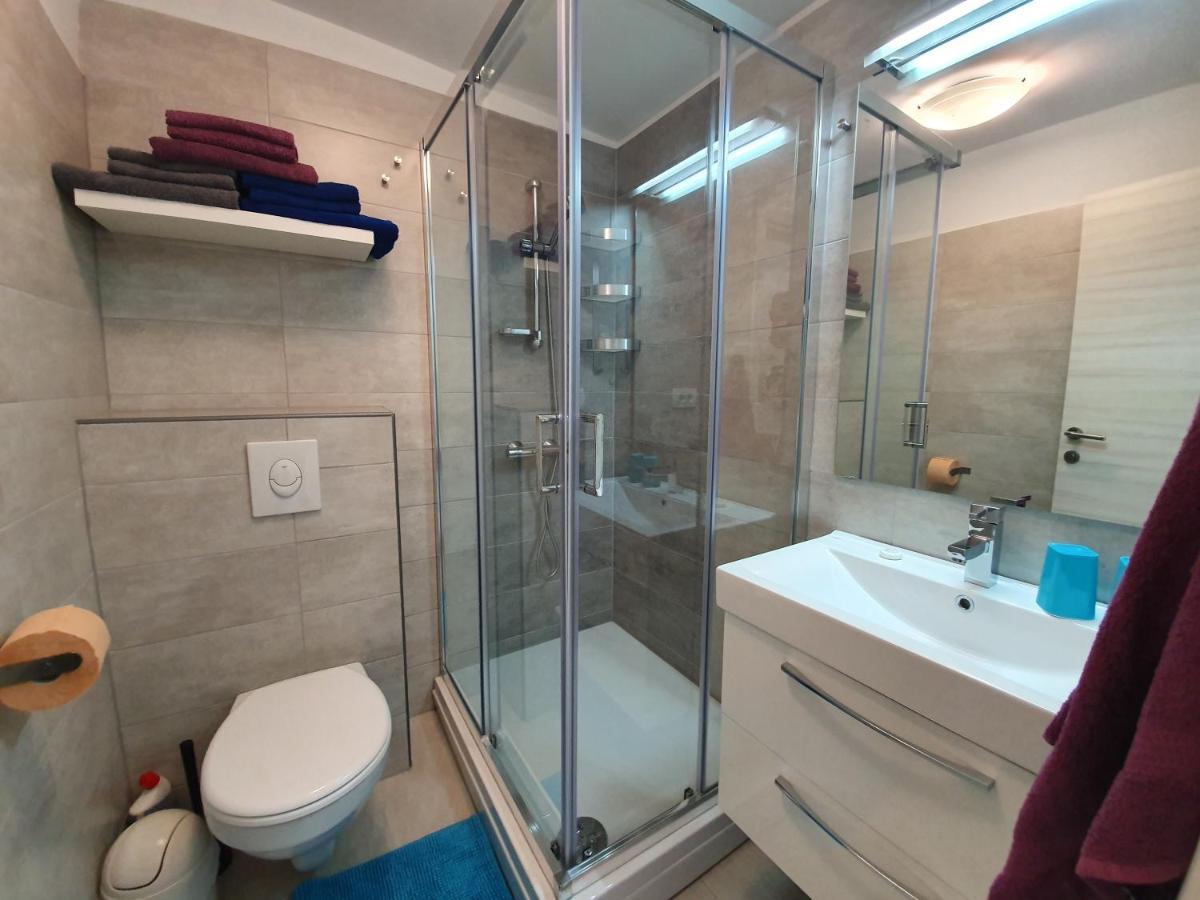 Comfortable Family Apt Iris 20M From Beach In Мандре Екстериор снимка