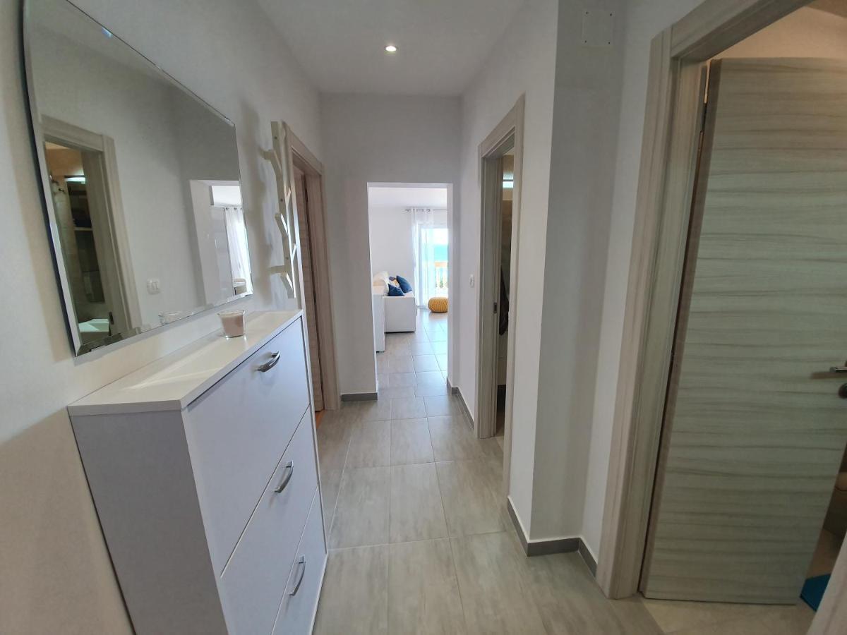 Comfortable Family Apt Iris 20M From Beach In Мандре Екстериор снимка