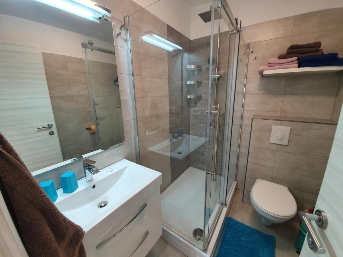 Comfortable Family Apt Iris 20M From Beach In Мандре Екстериор снимка