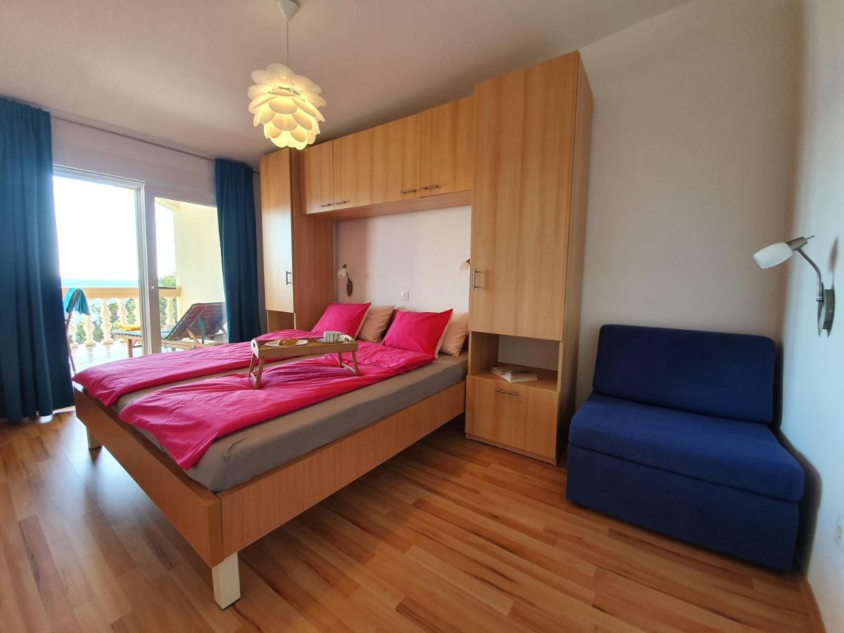 Comfortable Family Apt Iris 20M From Beach In Мандре Екстериор снимка