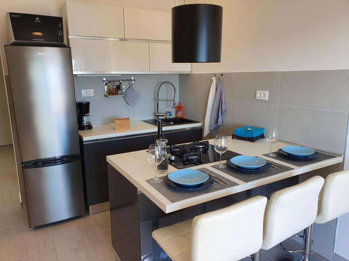 Comfortable Family Apt Iris 20M From Beach In Мандре Екстериор снимка