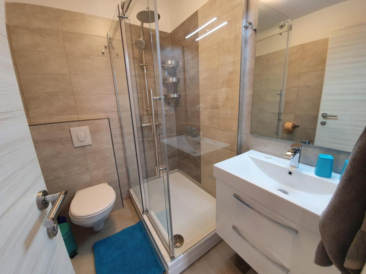 Comfortable Family Apt Iris 20M From Beach In Мандре Екстериор снимка