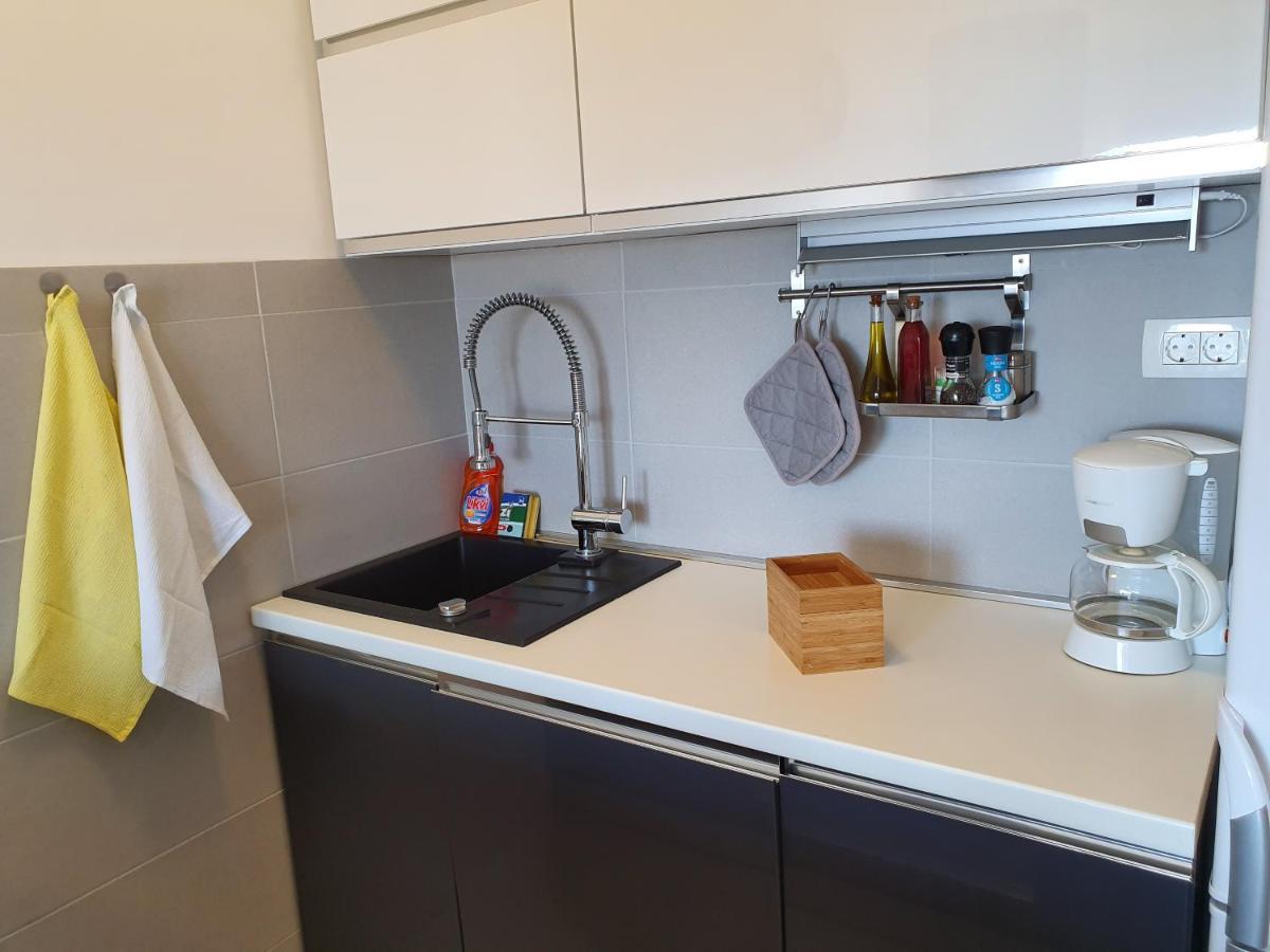 Comfortable Family Apt Iris 20M From Beach In Мандре Екстериор снимка